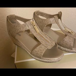 Michael Kors wedged dress shoes size 4